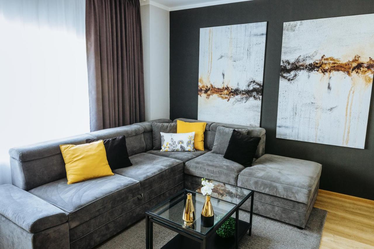 Charlotte Residence - 2 Bedrooms Apartment Oradea Extérieur photo