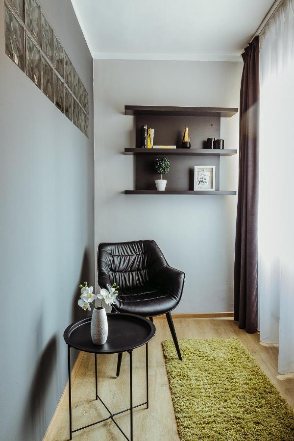 Charlotte Residence - 2 Bedrooms Apartment Oradea Extérieur photo