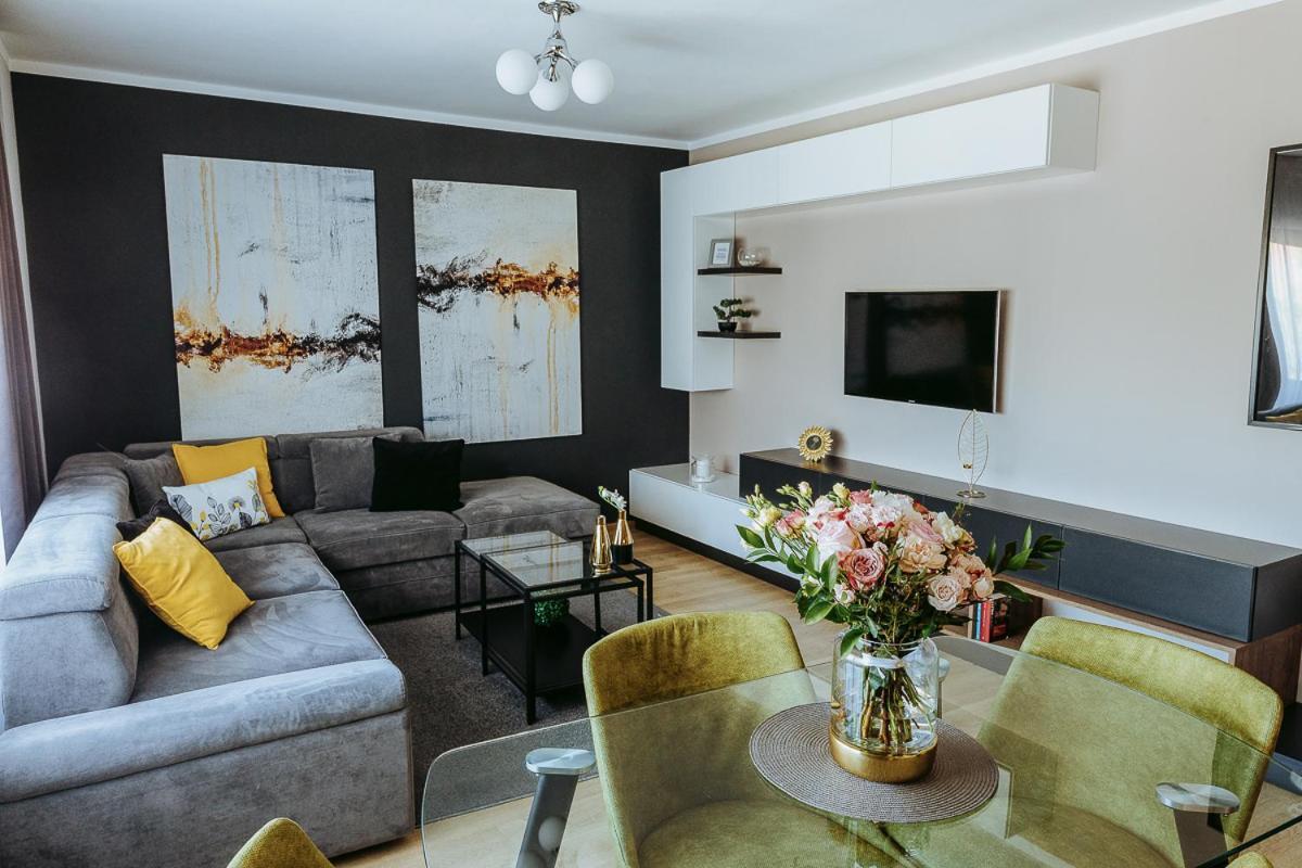 Charlotte Residence - 2 Bedrooms Apartment Oradea Extérieur photo