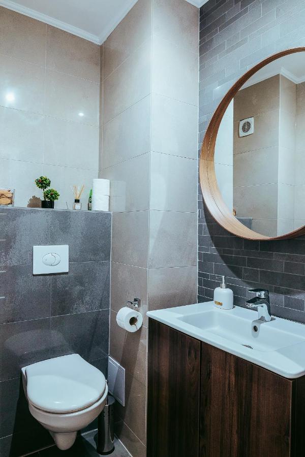 Charlotte Residence - 2 Bedrooms Apartment Oradea Extérieur photo