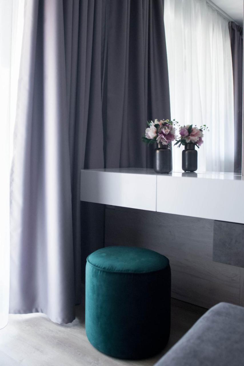 Charlotte Residence - 2 Bedrooms Apartment Oradea Extérieur photo